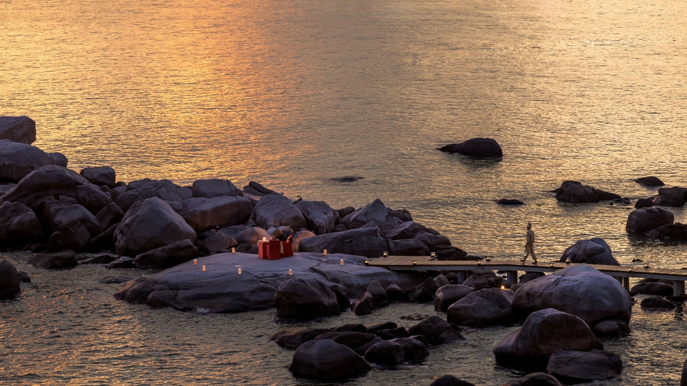 Dinner On The Rock at Banyan Tree Bintan